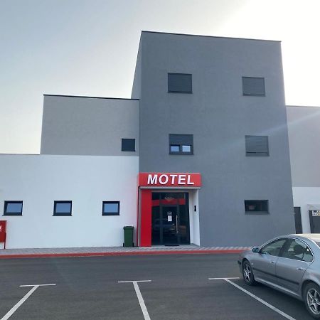 Belamionix Motel Bosanski Samac Εξωτερικό φωτογραφία