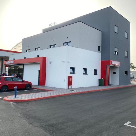 Belamionix Motel Bosanski Samac Εξωτερικό φωτογραφία